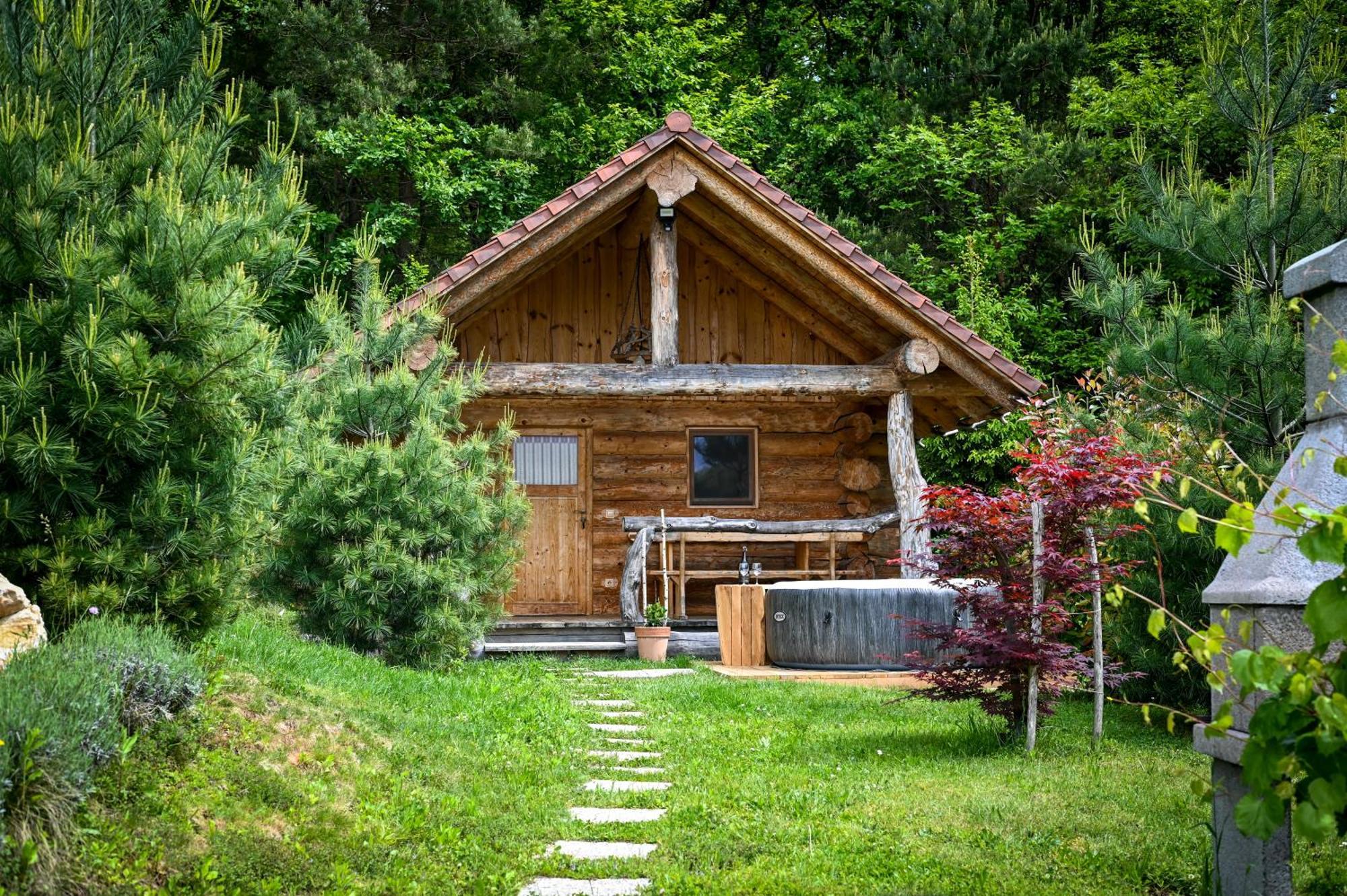 Hut At The Forest Male Brusnice Eksteriør billede